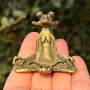 Brass Frog Hook Accent - Greenish Gold Finish

Meditation